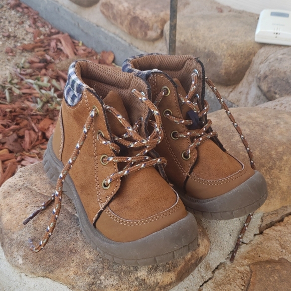 Oshkosh toddler boots - Picture 1 of 1